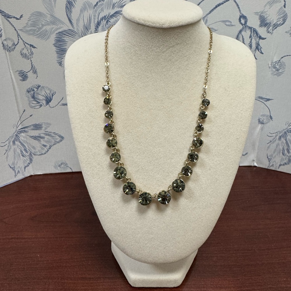 Elegant Gold Necklace with Crystal Accents